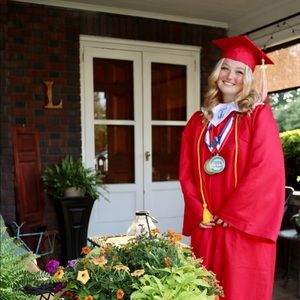 Meet your Posher, Olivia